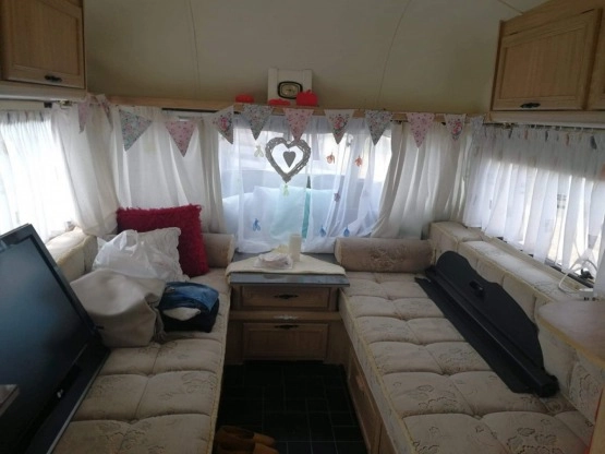                         Przyczepa kempingowa LUNAR Clubman 390-2 z 1990 r. - zdjęcie 8
                        