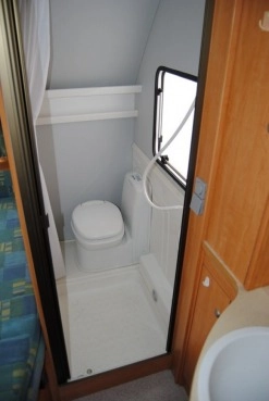                         KNAUS Zarejestrowana! 4 os. z WC! Prysznic! Super Przedsionek! BDB - zdjęcie 3
                        