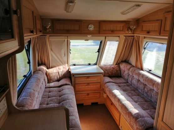                         Przyczepa Fleetwood Colchester w  super stanie z bogatym wyposażeniem - zdjęcie 11
                        