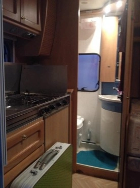                         Przyczepa Burstner 400 TS Ventana Mover Truma z pilotem DMC 990 - zdjęcie 7
                        