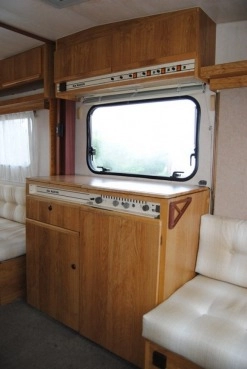                         ADRIA stacjonarna na działkę, camping. Zadbana! Przedsionek! Ogrzewanie - zdjęcie 3
                        