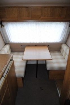                         ADRIA stacjonarna na działkę, camping. Zadbana! Przedsionek! Ogrzewanie - zdjęcie 8
                        