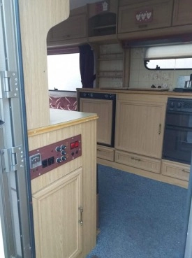                         Przyczepa kempingowa Elddis Hurricane GTX - zdjęcie 11
                        