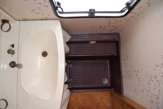                         BURSTNER LUX 4-osobowa z prysznicem. Ogrzewanie! Idealna na działkę! - zdjęcie 7
                        