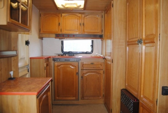                         BURSTNER kompletna, mobilna, idealna na działkę, budowę. ZAREJESTROWANA - zdjęcie 3
                        