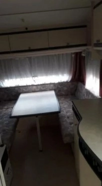                         Przyczepa kempingowa Dethleffs RM2A + przedsionek - zdjęcie 4
                        