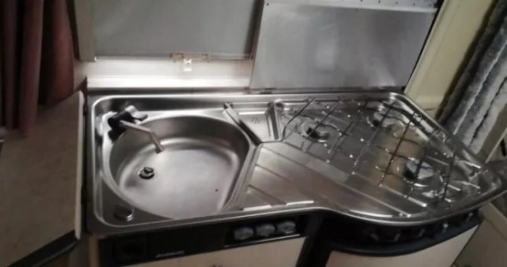                         Przyczepa kempingowa Dethleffs RM2A + przedsionek - zdjęcie 8
                        