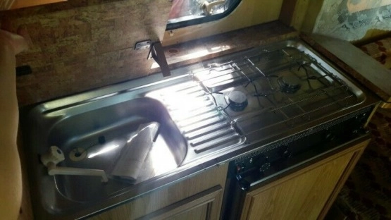                         Przyczepa kempingowa stacjonarna - Wilk Safari ok. 1990 + PRZEDSIONEK - zdjęcie 3
                        