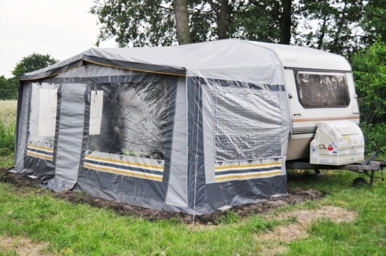                         Przyczepa kempingowa stacjonarna - Wilk Safari ok. 1990 + PRZEDSIONEK - zdjęcie 7
                        