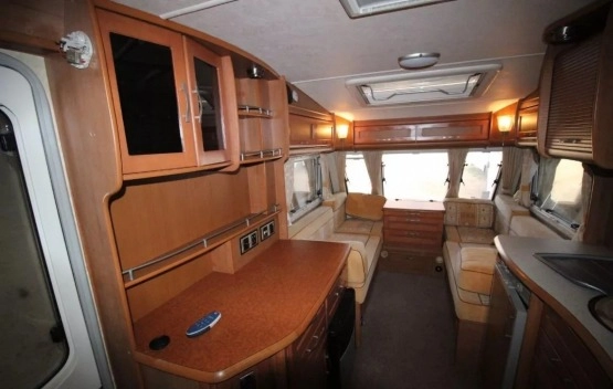                         Przyczepa Bessacarr z 2005 roku - zdjęcie 3
                        