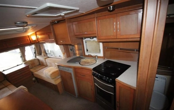                         Przyczepa Bessacarr z 2005 roku - zdjęcie 5
                        