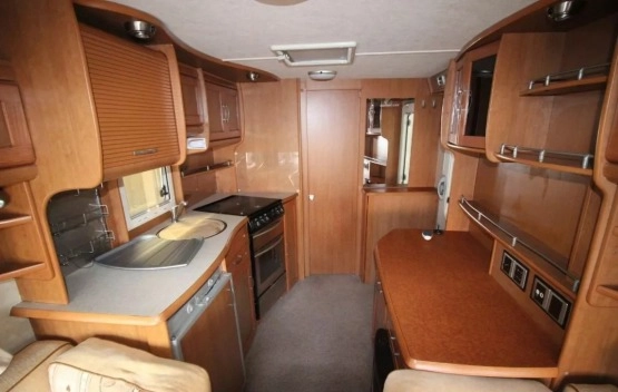                         Przyczepa Bessacarr z 2005 roku - zdjęcie 9
                        