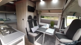                         Kamper Peugeot Boxer - zdjęcie 6
                        