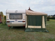                         Przyczepa Knaus 380 Komfort + przedsionek stan BDB - zdjęcie 2
                        