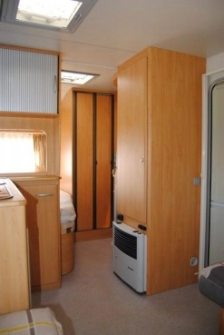                         KNAUS 2001 ROK STACJONARNA! Ładne wnętrze! Prysznic! WC! Transport! - zdjęcie 3
                        