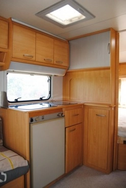                         KNAUS 2001 ROK STACJONARNA! Ładne wnętrze! Prysznic! WC! Transport! - zdjęcie 7
                        