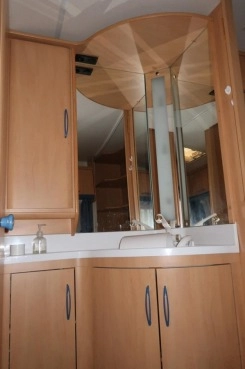                         Przyczepa kempingowa Hobby de lux 440 - zdjęcie 11
                        