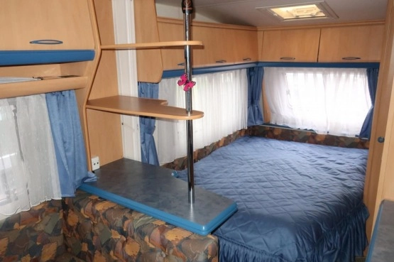                         Przyczepa kempingowa Hobby de lux 440 - zdjęcie 12
                        