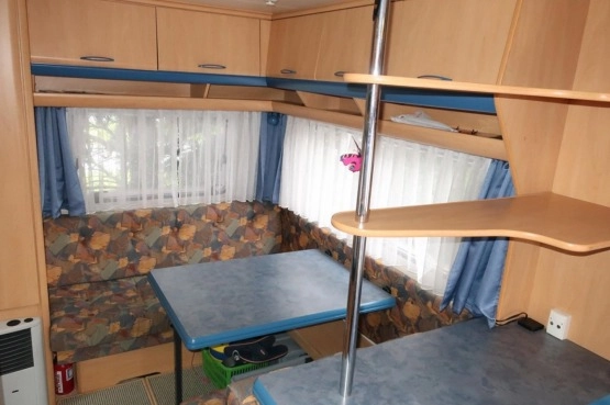                         Przyczepa kempingowa Hobby de lux 440 - zdjęcie 3
                        