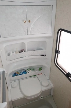                         Przyczepa kempingowa Hobby de lux 440 - zdjęcie 7
                        