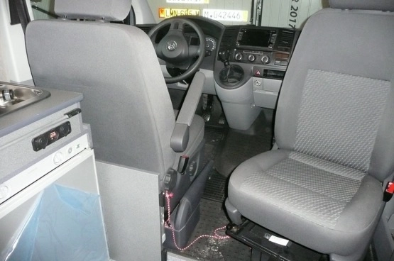                         VOLKSWAGEN Camper T5 Nowa zabudowa 2014 r., salon POLSKA - zdjęcie 11
                        