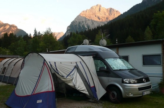                         VOLKSWAGEN Camper T5 Nowa zabudowa 2014 r., salon POLSKA - zdjęcie 1
                        
