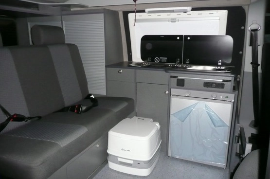                         VOLKSWAGEN Camper T5 Nowa zabudowa 2014 r., salon POLSKA - zdjęcie 2
                        