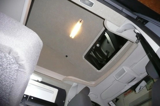                         VOLKSWAGEN Camper T5 Nowa zabudowa 2014 r., salon POLSKA - zdjęcie 3
                        