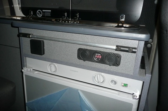                         VOLKSWAGEN Camper T5 Nowa zabudowa 2014 r., salon POLSKA - zdjęcie 5
                        