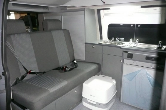                         VOLKSWAGEN Camper T5 Nowa zabudowa 2014 r., salon POLSKA - zdjęcie 8
                        