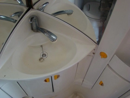                         KEMPING SZROT Łazienka z przyczepy Knaus 2000 rok TANIO - zdjęcie 3
                        