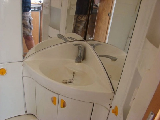                         KEMPING SZROT Łazienka z przyczepy Knaus 2000 rok TANIO - zdjęcie 4
                        