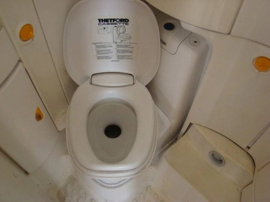                         KEMPING SZROT Łazienka z przyczepy Knaus 2000 rok TANIO - zdjęcie 5
                        