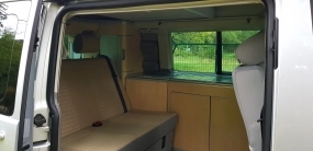                         Sprzedam kampera VW California Comfortline Hochdach - zdjęcie 9
                        