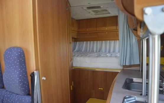                         Kamper Benimar 2003/2004 - zdjęcie 12
                        