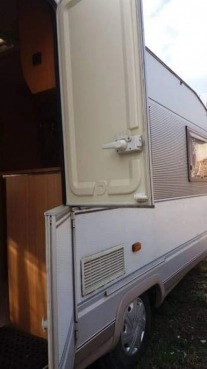                         DETHLEFFS RG5 Przestronna! Zarejestrowana! 4-5 osób z WC! Przedsionek - zdjęcie 4
                        