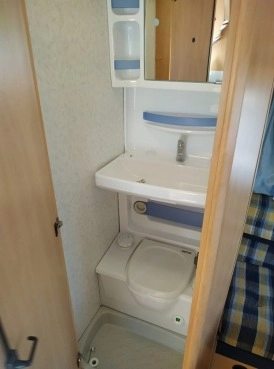                         Hobby De Luxe 2002 rok, przyczepa kempingowa, ciepła woda - zdjęcie 4
                        