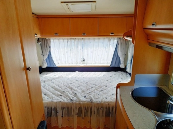                         Hobby De Luxe 2002 rok, przyczepa kempingowa, ciepła woda - zdjęcie 6
                        