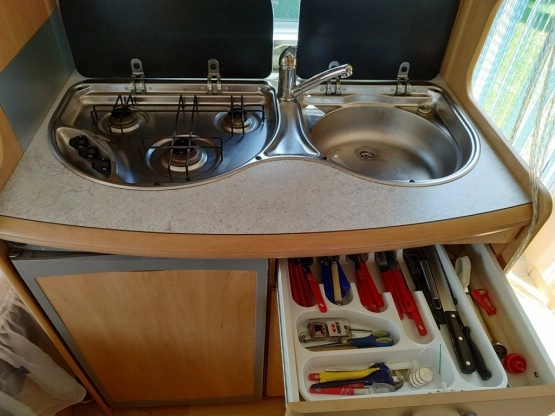                         Hobby De Luxe 2002 rok, przyczepa kempingowa, ciepła woda - zdjęcie 9
                        