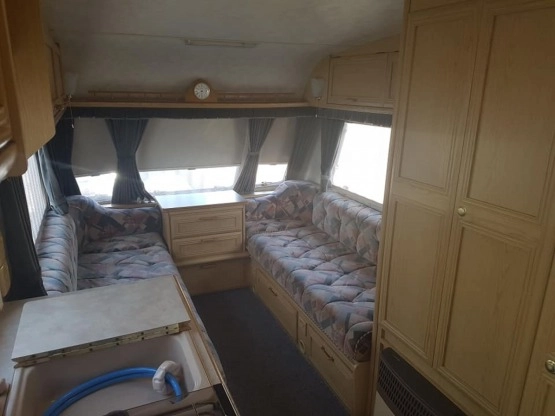                         Kemping Compass z namiotem - zdjęcie 3
                        