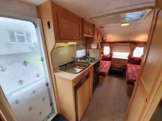                         Przyczepa kempingowa Elddis Avante 505 - zdjęcie 4
                        