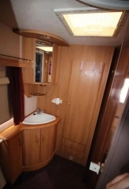                         Swift Przyczepa Kempingowa 2002 rok - zdjęcie 15
                        