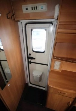                         Swift Przyczepa Kempingowa 2002 rok - zdjęcie 16
                        