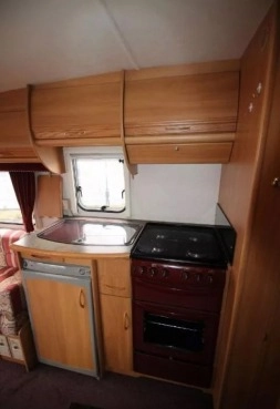                         Swift Przyczepa Kempingowa 2002 rok - zdjęcie 3
                        