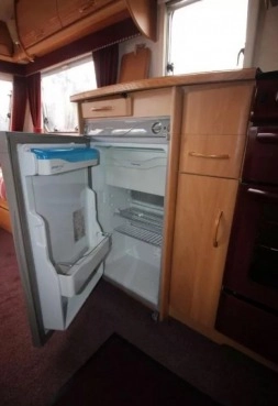                         Swift Przyczepa Kempingowa 2002 rok - zdjęcie 4
                        