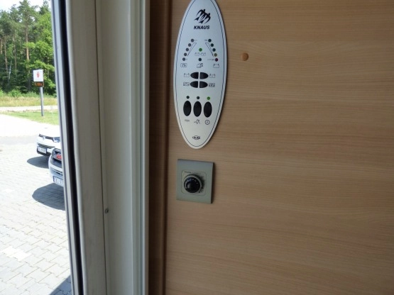                         Fiat Ducato / nadbudowa KNAUS - zdjęcie 12
                        