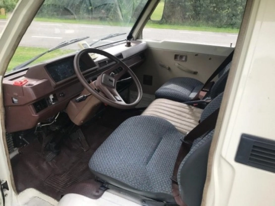                         Kamper Camper Mitsubishi Concorde 2.5 diesel - zdjęcie 4
                        