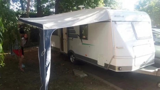                         Świetna, przestronna przyczepa kempingowa HYMER 545 EN, mover, solar - zdjęcie 5
                        