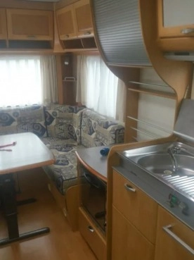                         Świetna, przestronna przyczepa kempingowa HYMER 545 EN, mover, solar - zdjęcie 8
                        