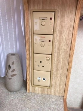                         Przyczepa kempingowa Herald Emblem 4-5 osobowa, 2001 r., DMC 1340 - zdjęcie 29
                        